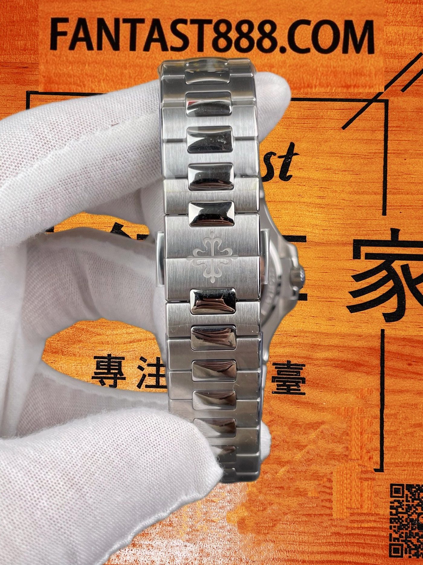 高仿百達翡麗-鸚鵡螺5711-深度改裝-鍛造碳表圈鏤空機芯-Artisans日內瓦工作室復刻腕錶 實拍 8