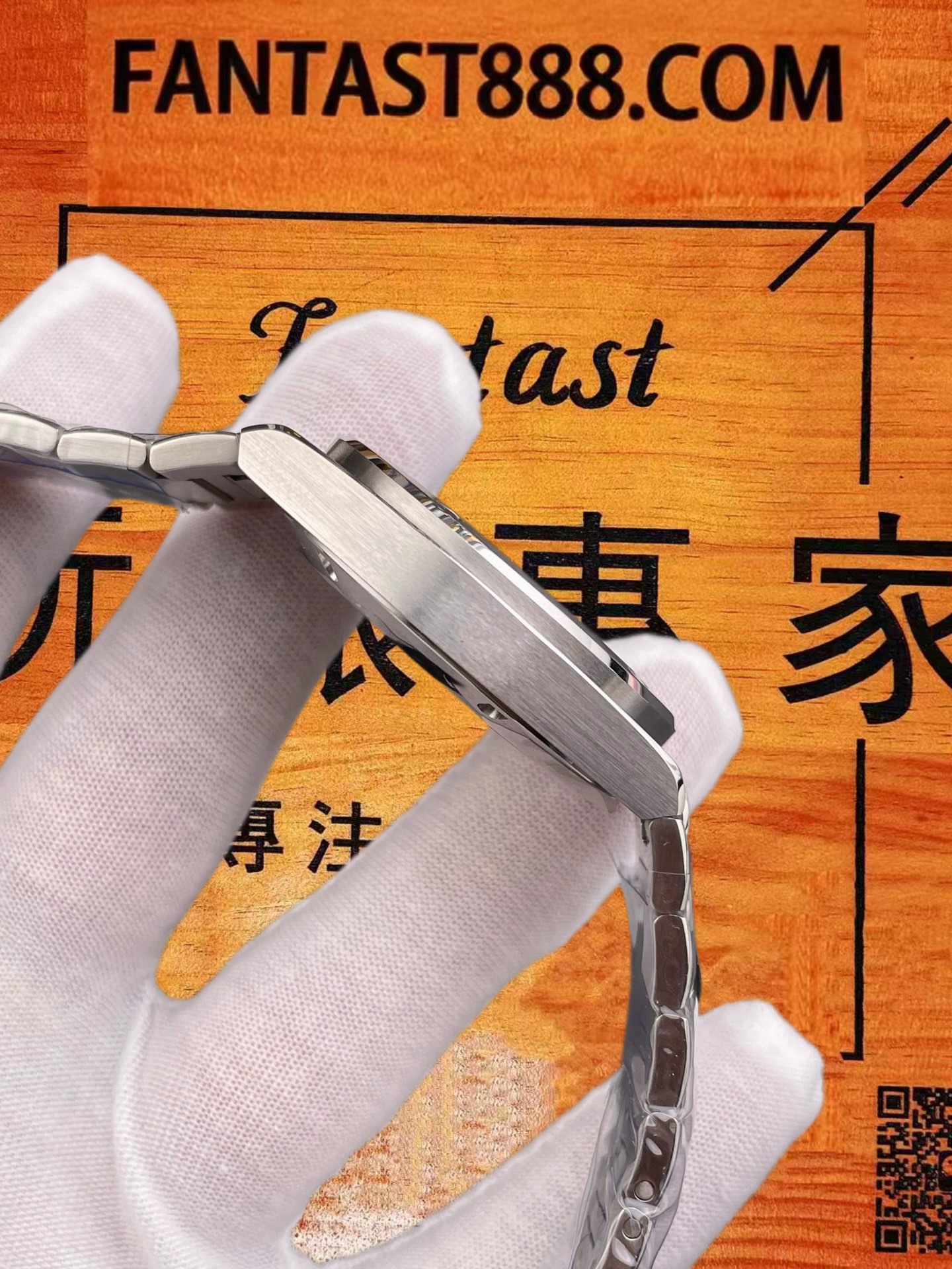 萬國工程師 錶圈五顆螺絲細節