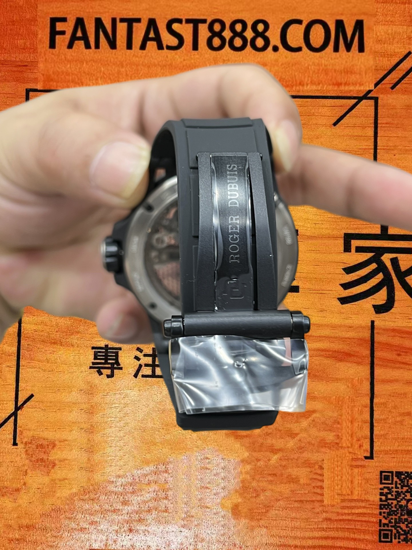羅傑杜彼王者系列DLC鈦殼鏤空陀飛輪