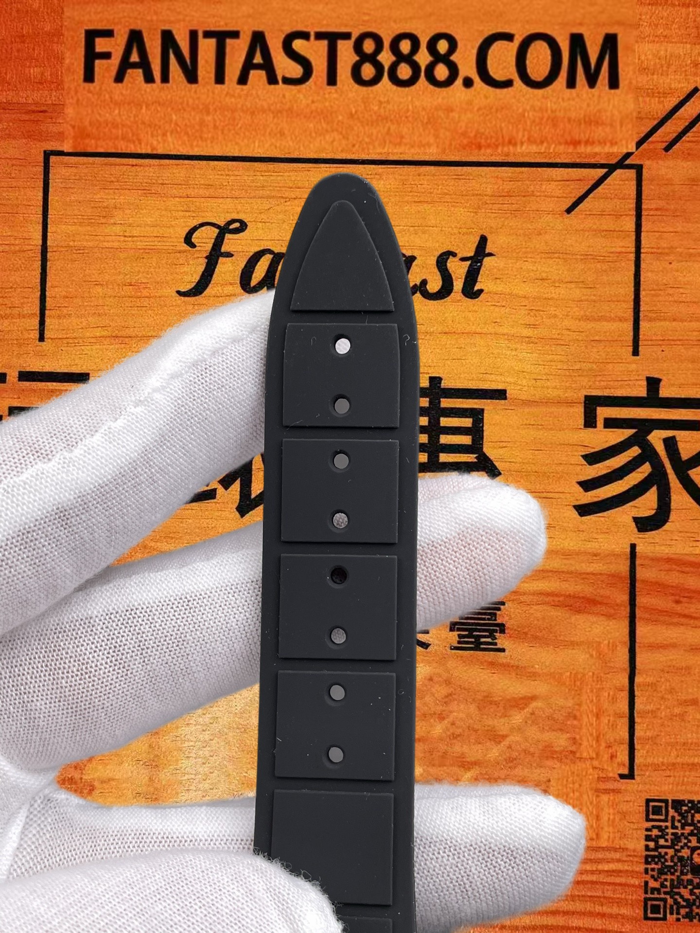 羅杰杜彼王者系列鈦殼陀飛輪
