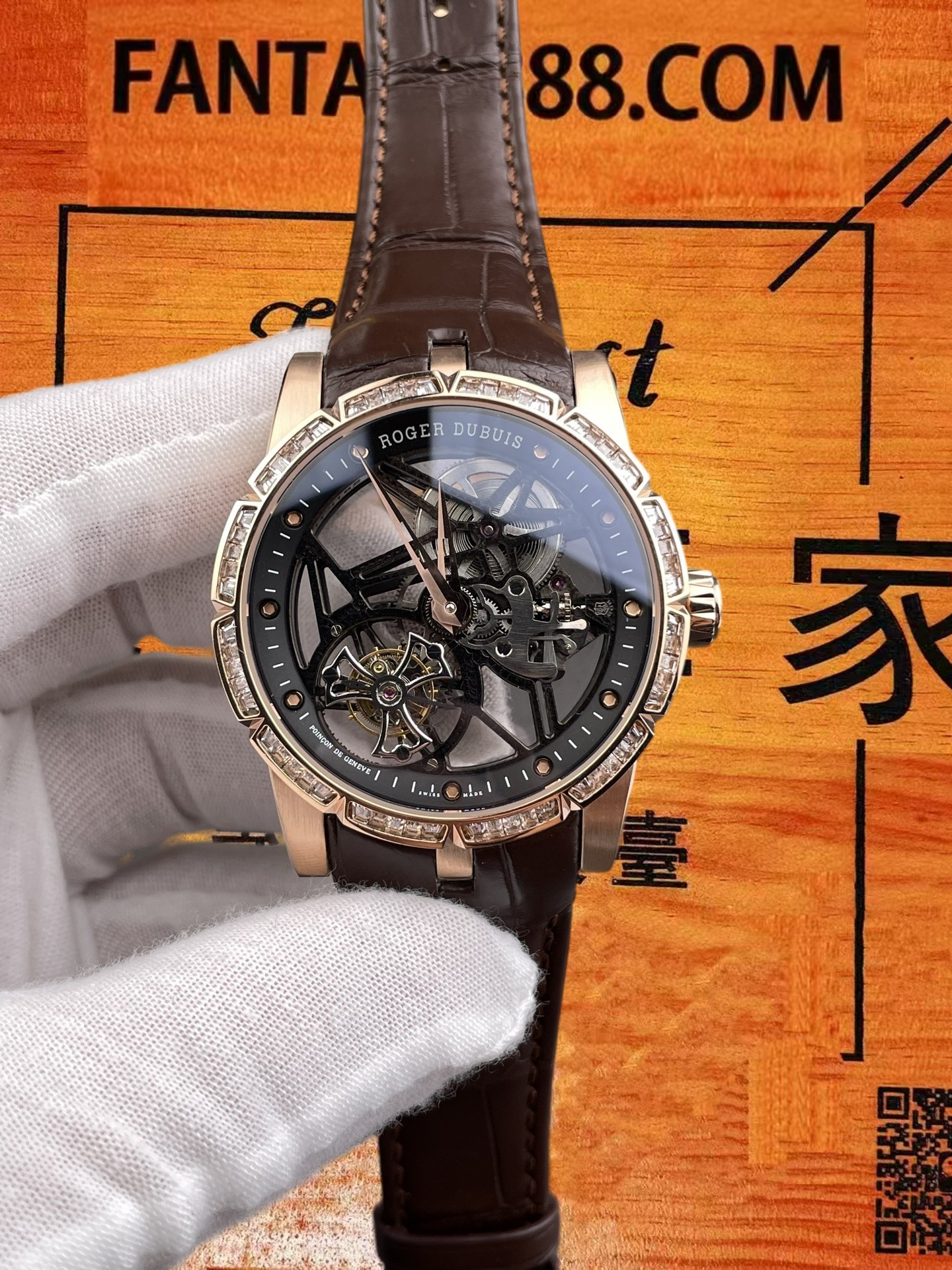 高仿YS廠羅杰杜彼Roger Dubuis王者系列玫瑰金鑽圈陀飛輪45mm手動上鏈陀飛輪機芯/鏤空盤面/長方形切割鑽圈/正品公價600萬港幣