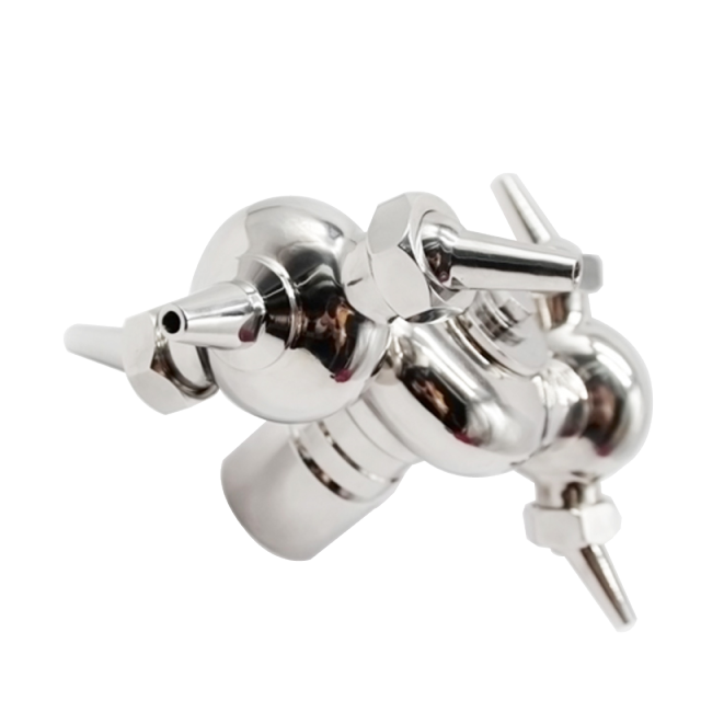 Horn type cleaning ball