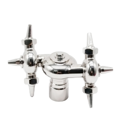 Horn type cleaning ball