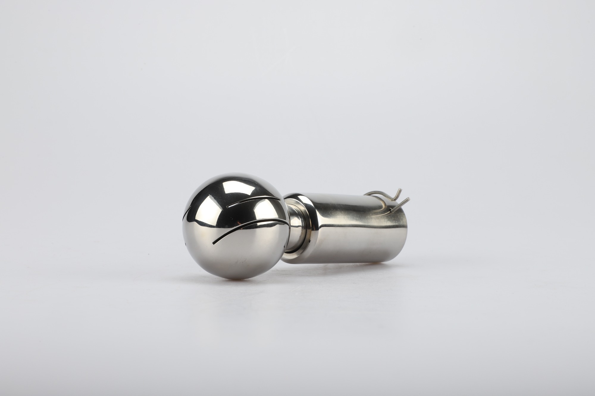 Bolt rotary cleaning ball