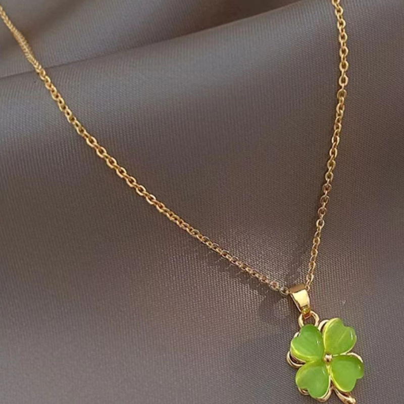 Tarotguidesyou/Clover Women's Necklace, Rotating Lucky Clover Necklace, Green Clover Pendant Necklace, Jade Women's Necklace,St. Patrick's Day necklace