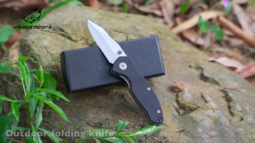 One-handed quick-open folding knife, outdoor folding knife, outdoor camping knife, D2 steel blade, G10 fiberglass non-slip handle, can be used for mountaineering, hiking, wilderness survival, camping and other outdoor activities, good gifts