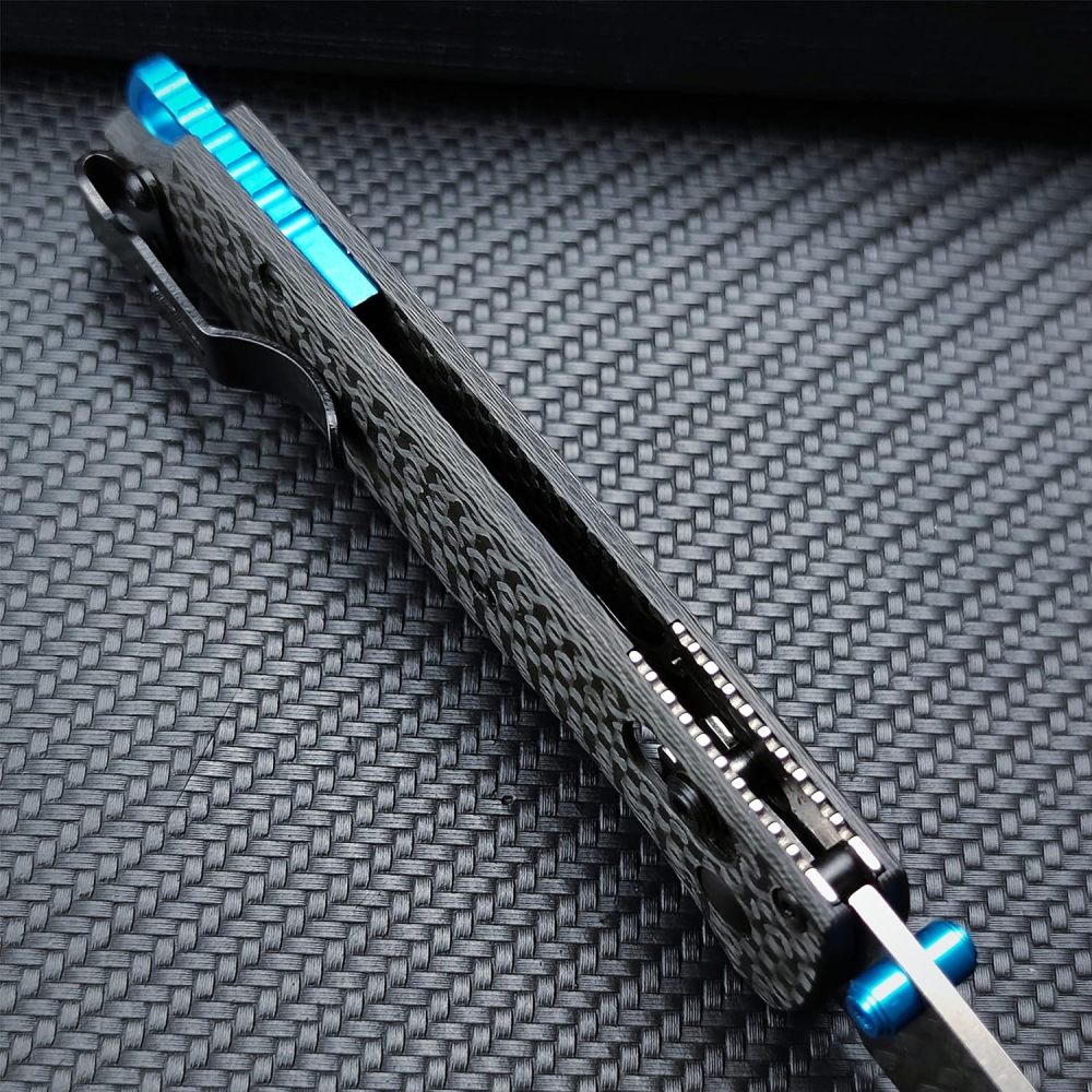 Outdoor Folding Knife, Hunting Knife, CNC Fine Grinding Process, Carbon Fiber Handle, Axis Lock Knife, EDC Men's Folding Pocket Knife, Satin Flat Blade 440C Blade Daily Carry Thumb Peg Manual Open, Carbon Fiber Handle for Easy Carrying Pocket Clip