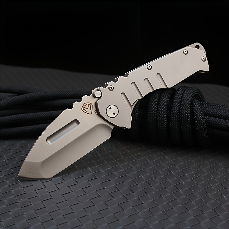 High quality heavy-duty D2 steel folding knife, multi-functional hunting small folding knife, high hardness stainless steel, suitable for both hands to hold, suitable for outdoor activities, camping, exploration, survival, rescue
