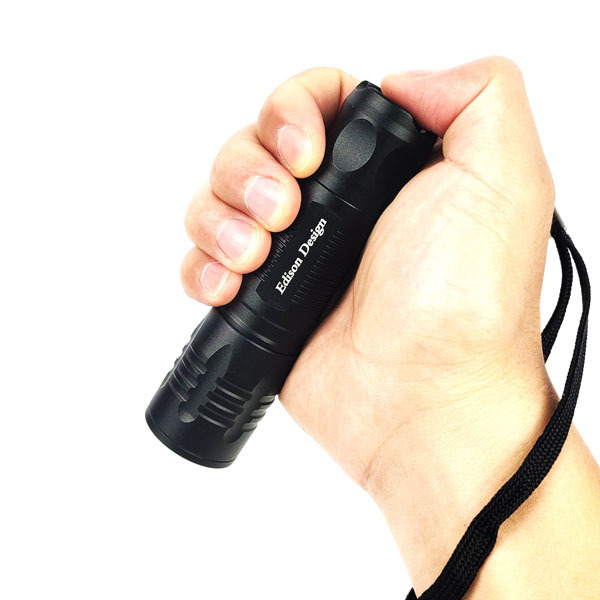 BTI-33A-3005 10W 5 ModeLs Zoomable LED Flashlight