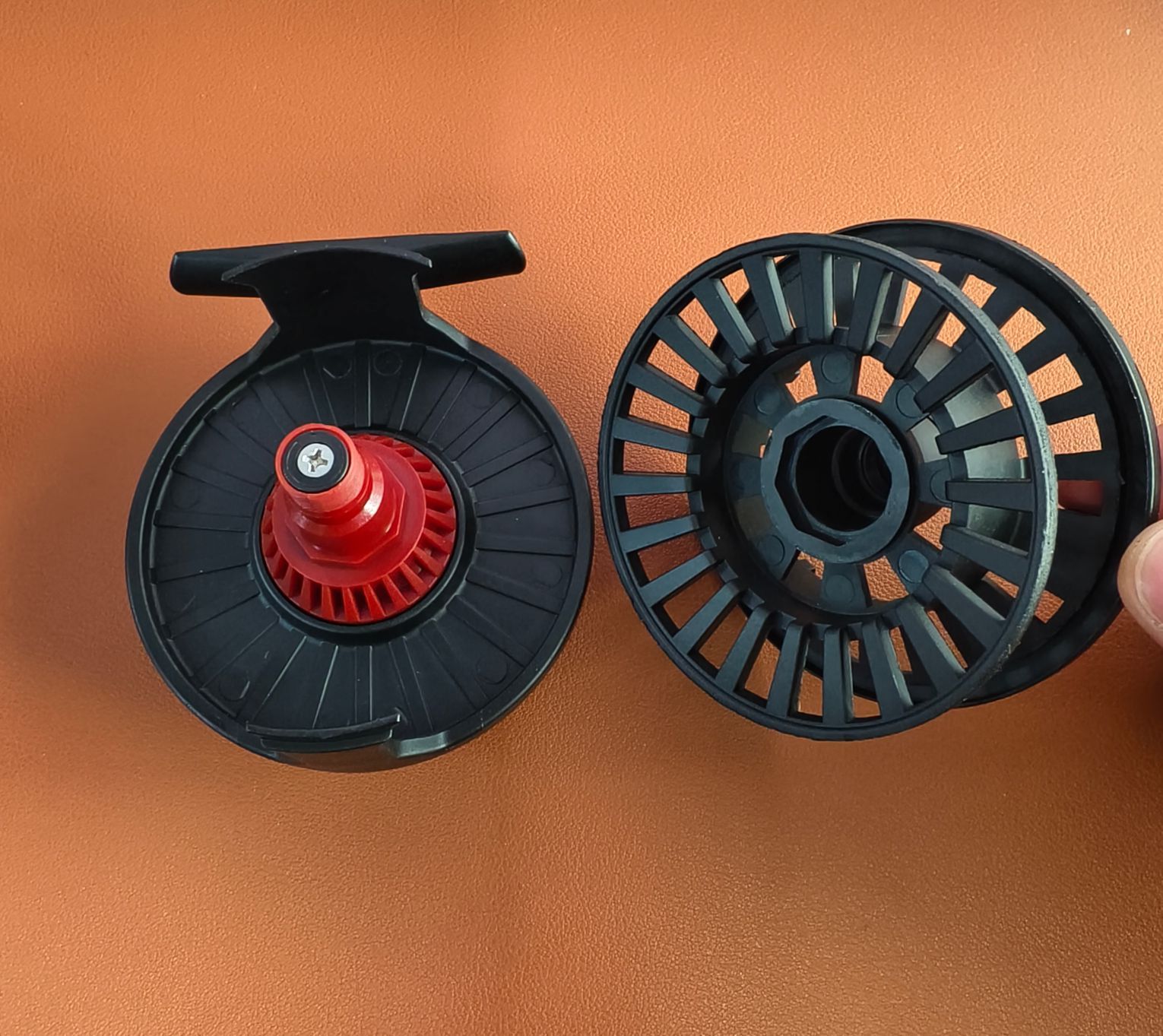 02B-RYON Graphite Fly Reels with Sealed Drag System