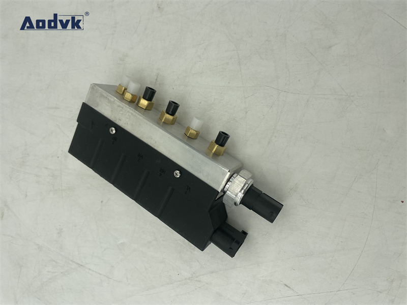 Jaguar XJ Series Air Compressor Air Suspension Valve Block C2C27702 C2C22909