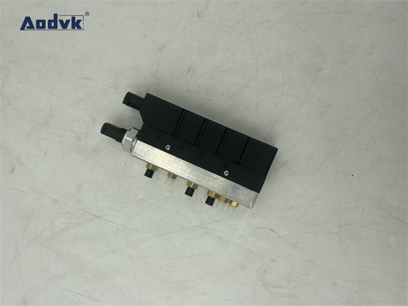Jaguar XJ Series Air Compressor Air Suspension Valve Block C2C27702 C2C22909