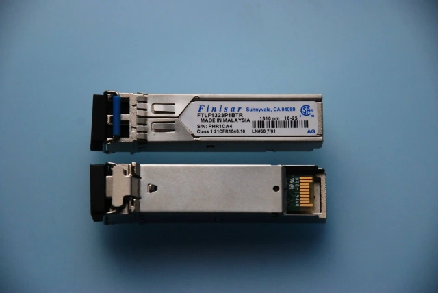 Finisar FTLF1322P1BTR SFP Transceiver Module, 622Mbps OC-12/STM-4, 1310nm, 15km