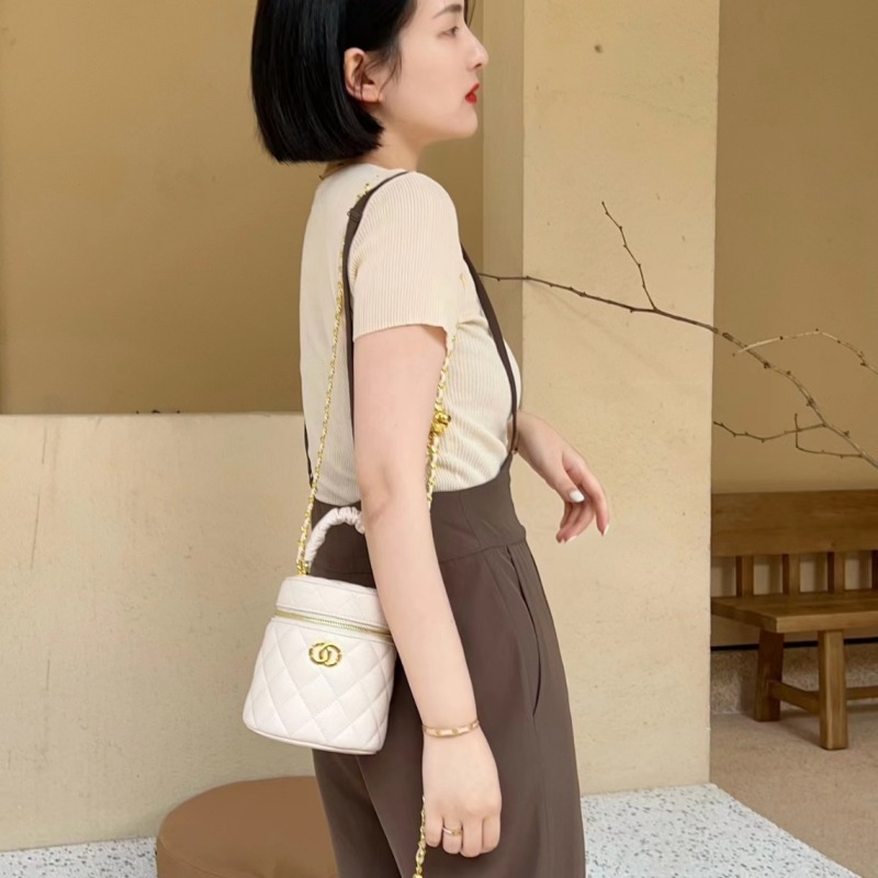 Women's Small Fragrance Style Cylindrical Bag Handbag New Fashion Versatile Crossbody Bag Classic Diamond Chain Shoulder Bag