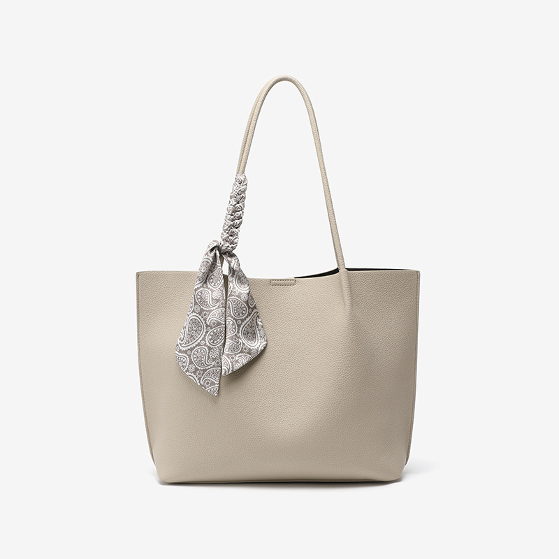 Women's armpit bag 2023 new tote bag niche high-end women's bag single shoulder large capacity class commuter bag