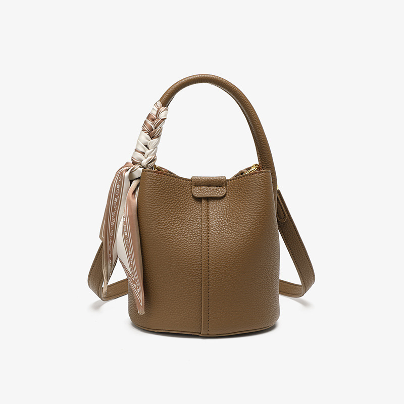 Bucket Bag Women's Large Capacity Genuine Leather Bag 2023 New Single Shoulder Crossbody Bag Versatile Commuting Tote Premium Niche