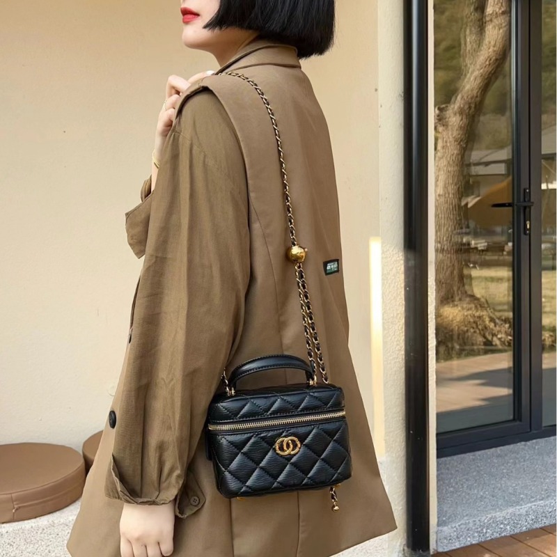 Women's rhombus chain box bag, new style small fragrant handbag, fashionable and versatile shoulder bag, classic crossbody bag for women
