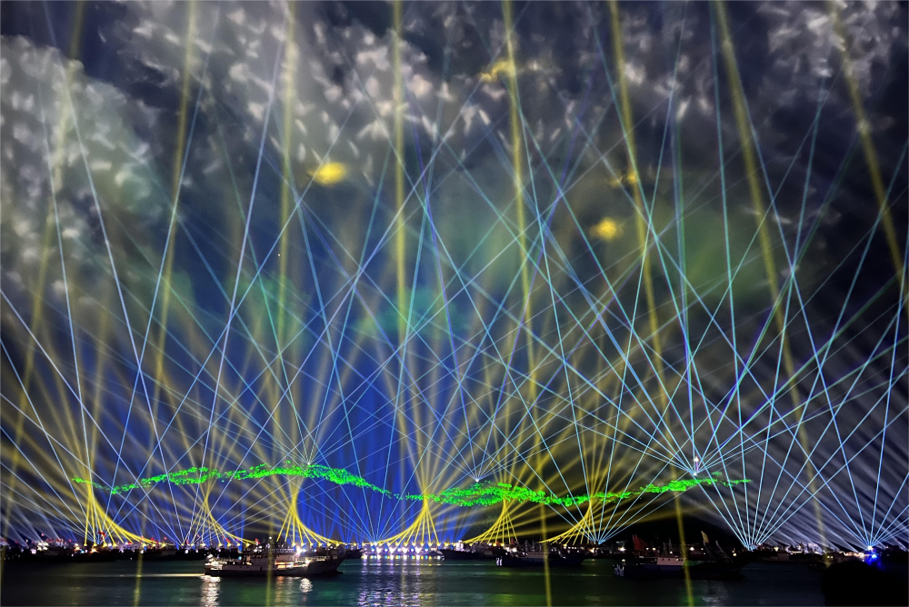 BL100.0RGB TW Outdoor waterproof laser system integrated with ShowTower for Long distance laser projection