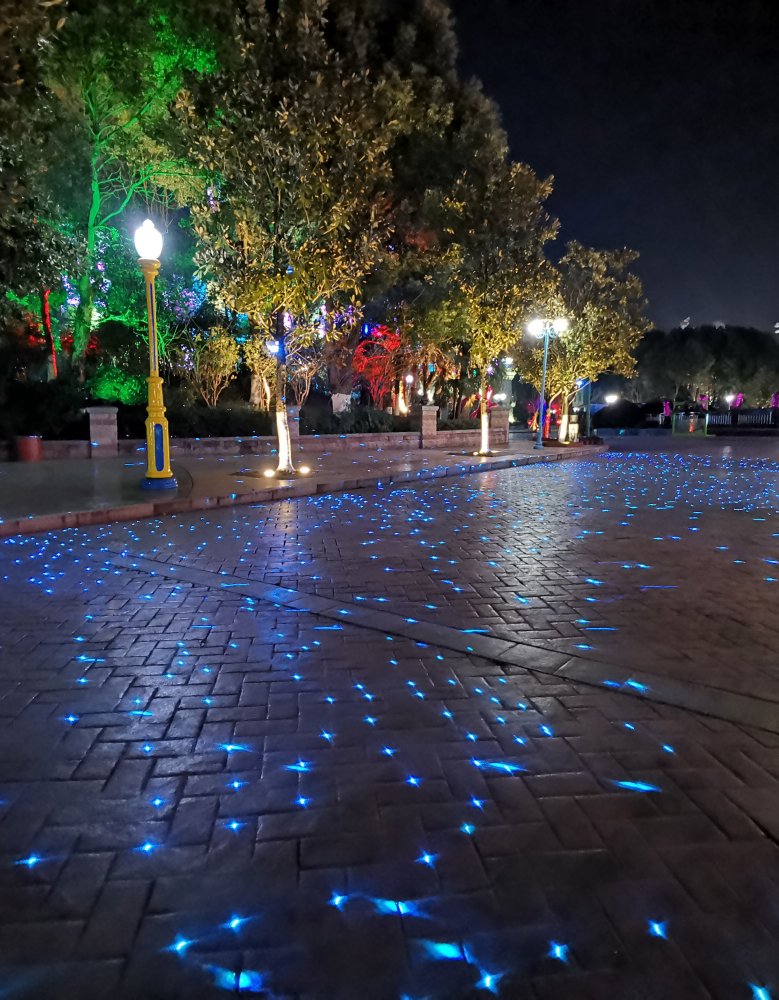2W effect waterproof laser presenting a starry effect design for atmosphere rendering