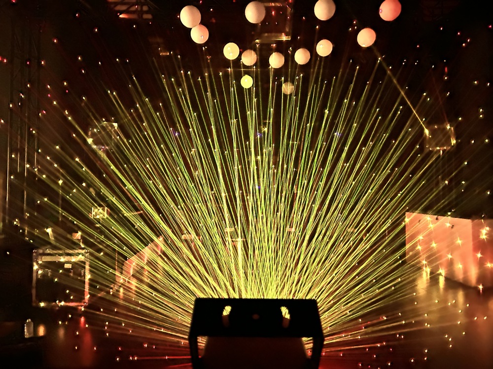 6W effect waterproof laser presenting a starry effect design for atmosphere rendering