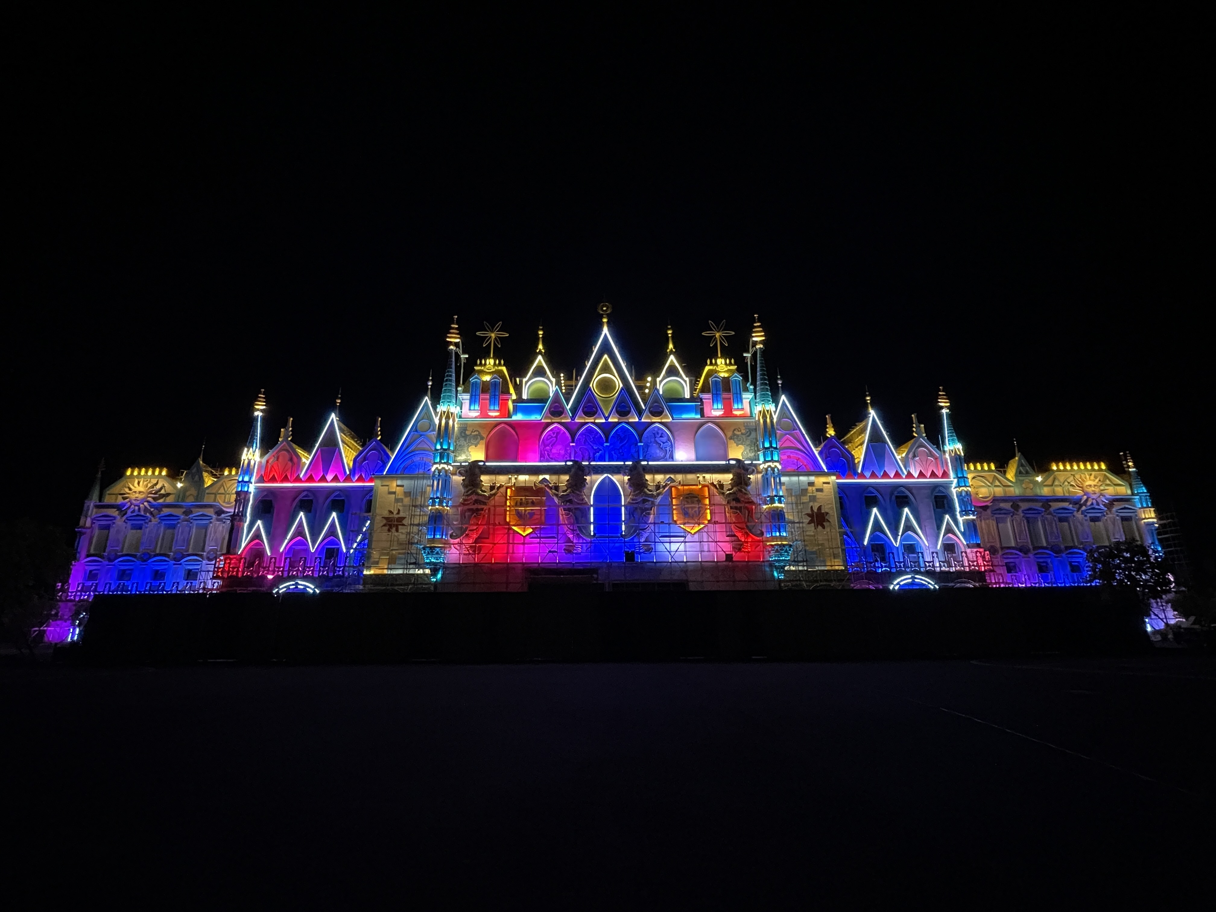 BL30.0RGB TW | Outdoor waterproof laser system integrated with ShowTower for outdoor performance