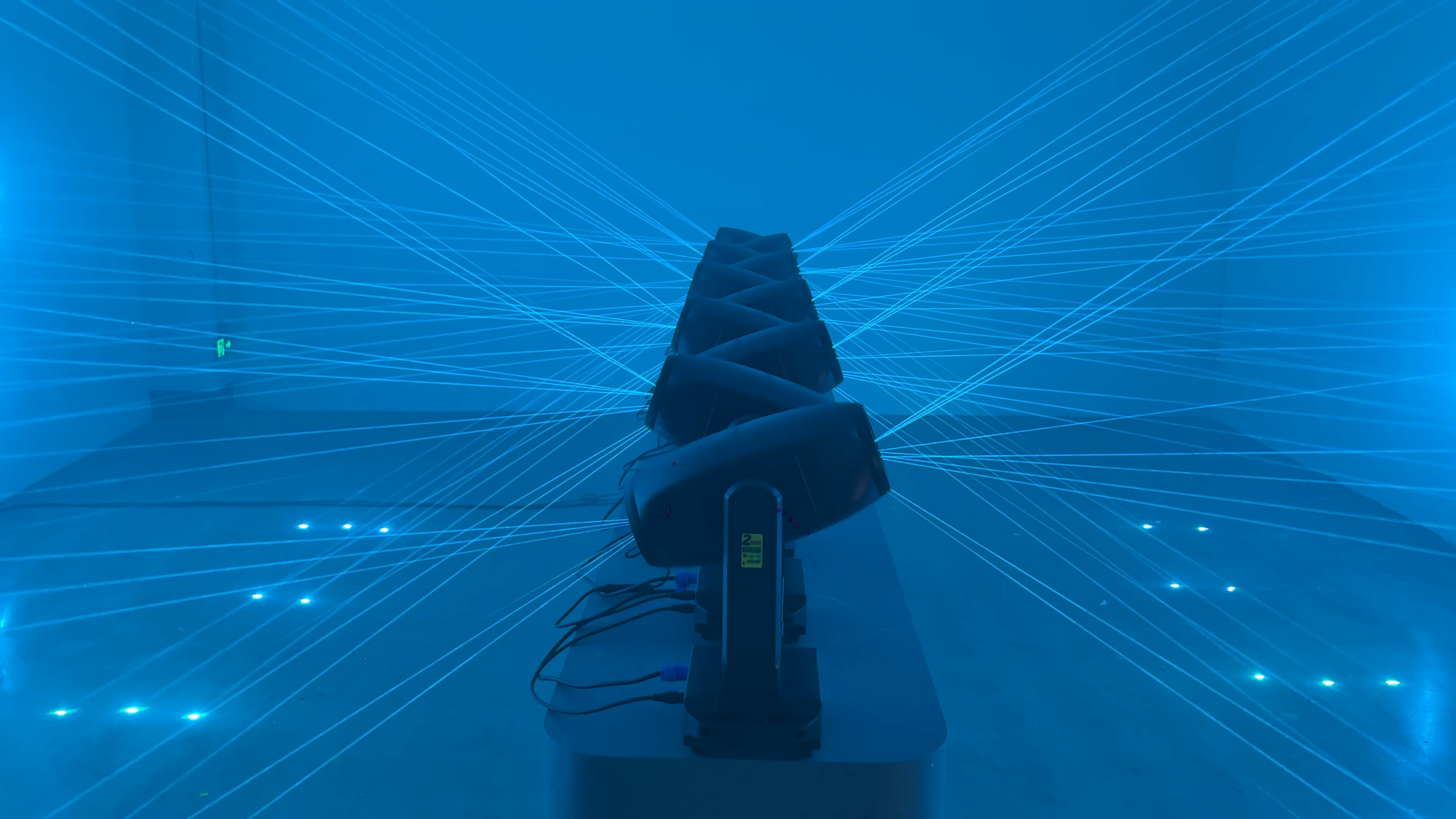 BL20.0RGB MH ; Double sided shaking full-color laser light 
