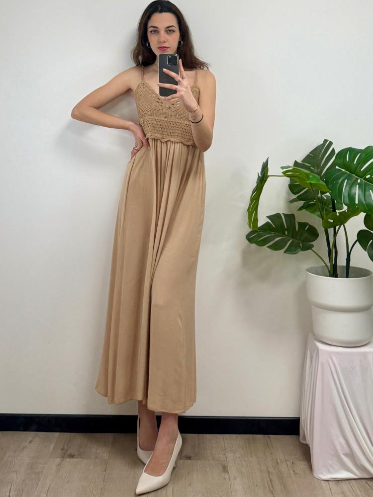 Abito lungo con ricamo