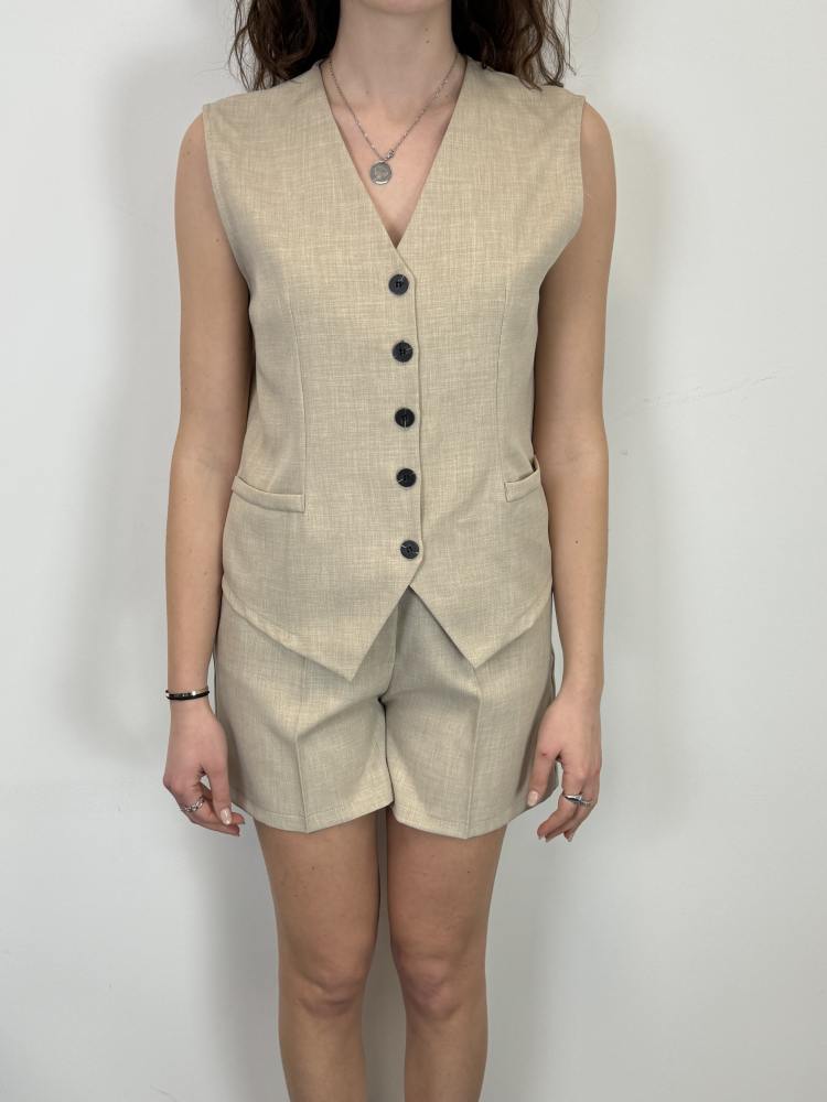 Completo corto bottoni