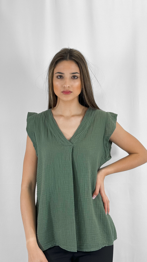 Sleeveless shirt