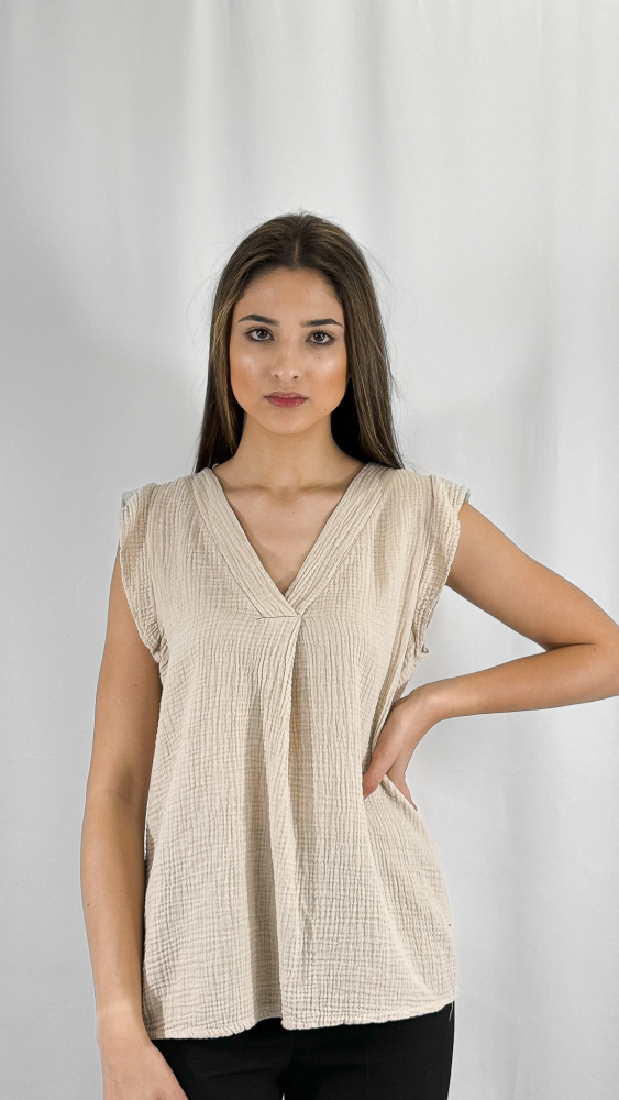 Sleeveless shirt