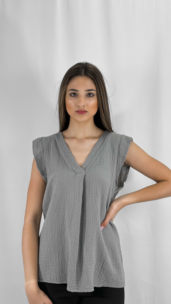 Sleeveless shirt