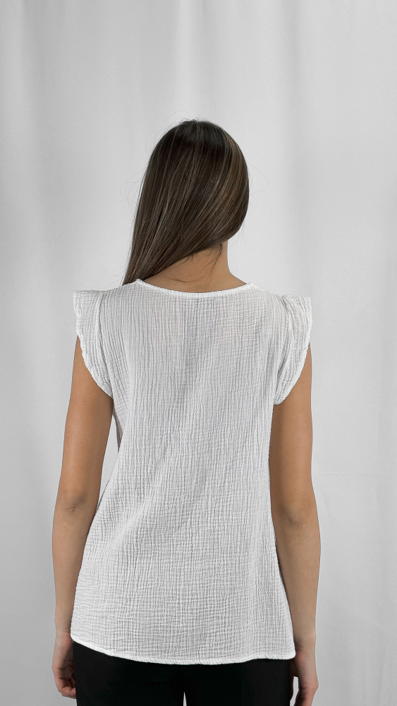 Sleeveless shirt
