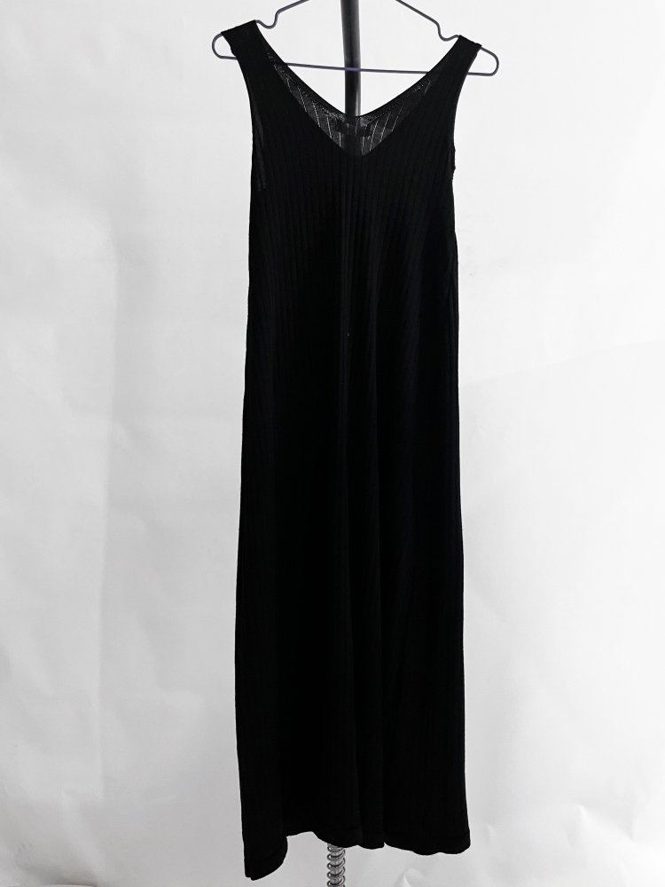 MUXXN Womens 2025 V Neck Sleeveless Knit Midi Dress