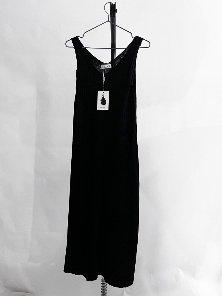 MUXXN Womens 2025 V Neck Sleeveless Knit Midi Dress