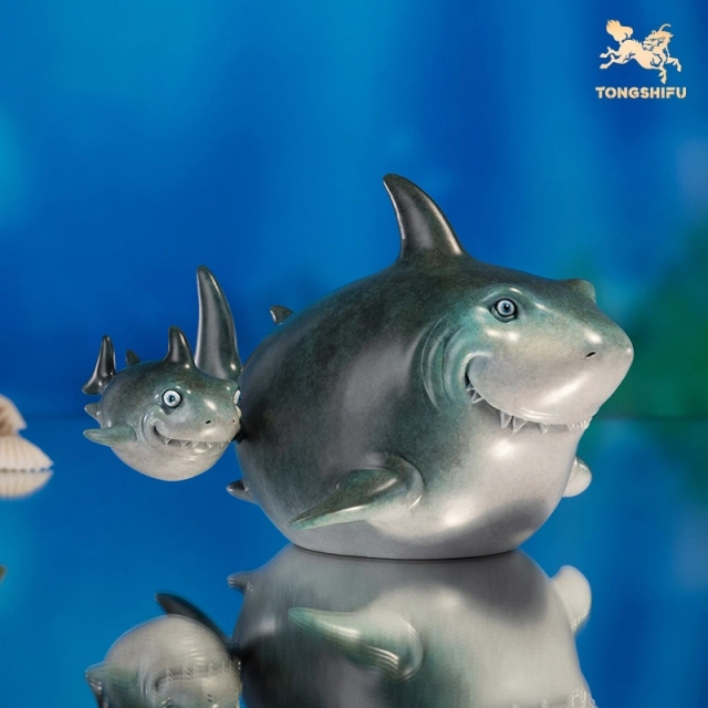 BABY SHARK & MOTHER SHARK