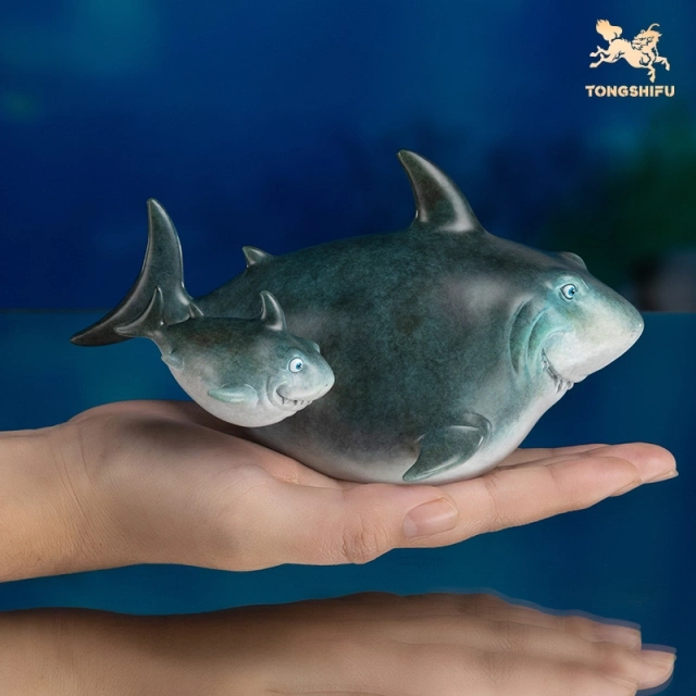 BABY SHARK & MOTHER SHARK