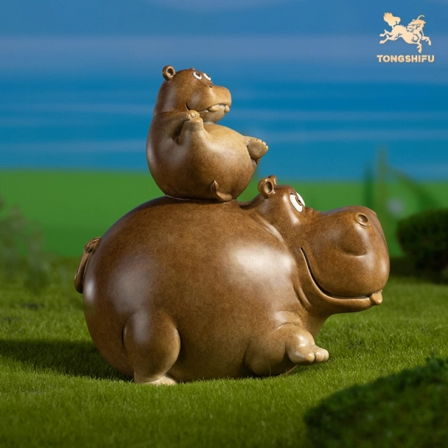 BABY HIPPO & MOTHER HIPPO