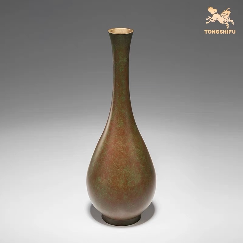 ELEGANT VASE