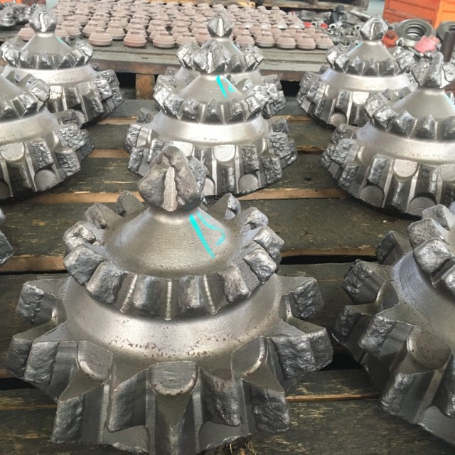 9 1/2′′ 9 5/8′′ 9 7/8"=241.3mm 244.5mm 250.8mm IADC 117 IADC217 Three Cone Rock Drilling Bits Tricone Drill Bit for Oil Rig and Drilling Water Wells