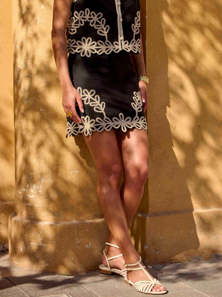 TWOTWINSTYLE Solid Sexy Bodycon Embroidery Women Skirts