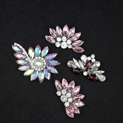 Bling Flower Shaped Diamond Patches with Pearl for Jackets Jeans Supplier