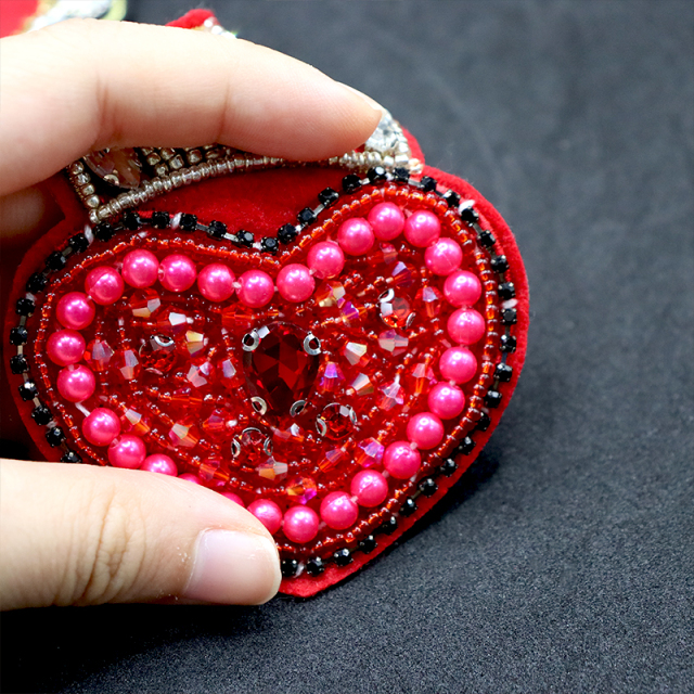 Red Heart Shape Rhinestones Applique Patches with Pearl Beaded Manufacturer