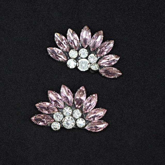Bling Flower Shaped Diamond Patches with Pearl for Jackets Jeans Supplier
