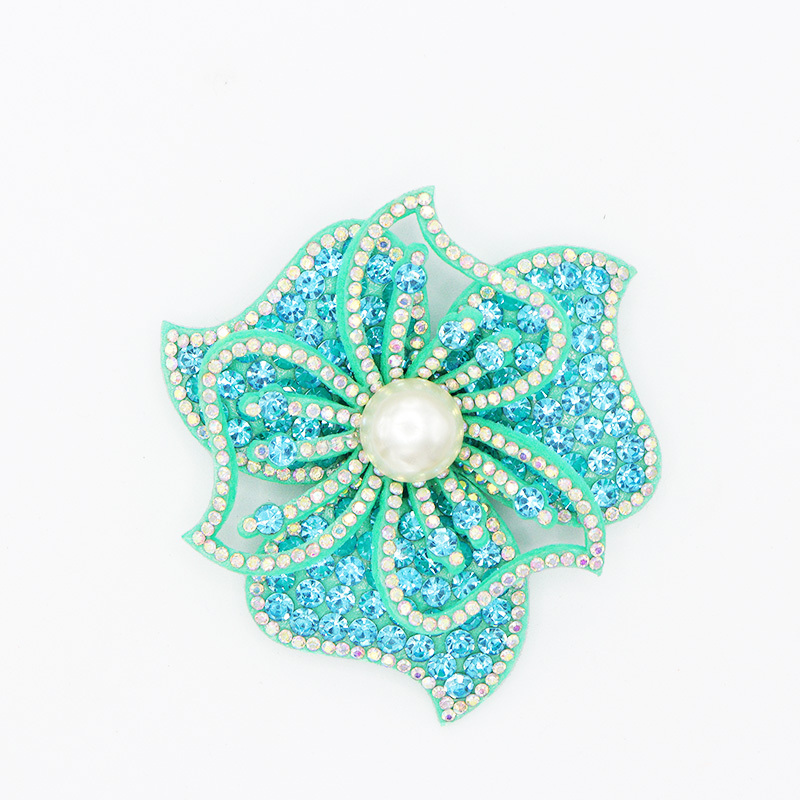 7*7cm Shiny Small 3D Floral Rhinestone Appliques with Pearl Supplier