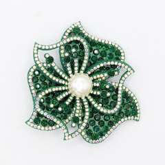 7*7cm Shiny Small 3D Floral Rhinestone Appliques with Pearl Supplier