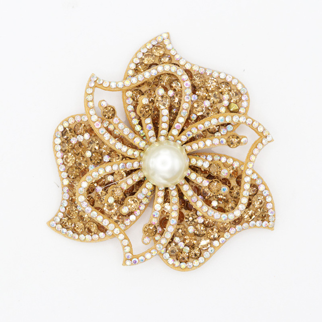 7*7cm Shiny Small 3D Floral Rhinestone Appliques with Pearl Supplier