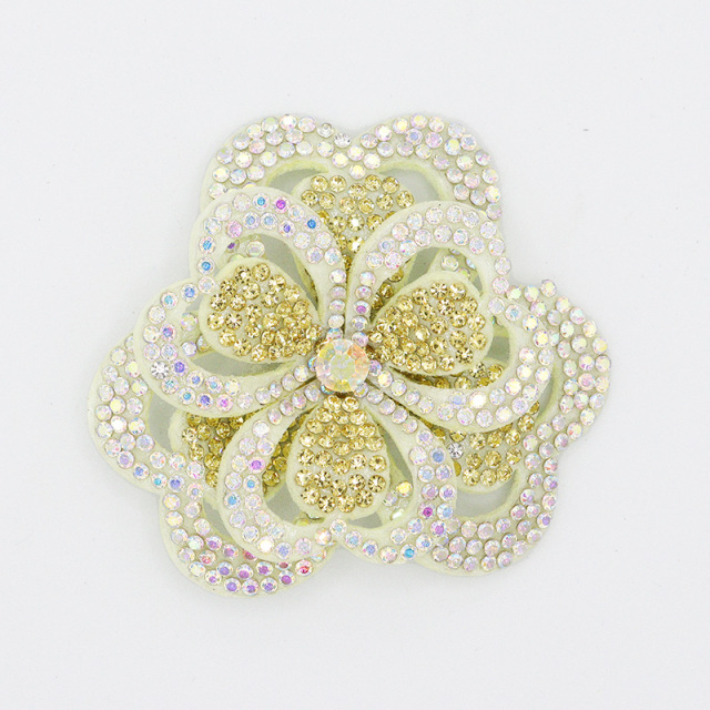 5.6*6cm 3D Flower Shaped Crystal Appliques for Dresses Manufacturer