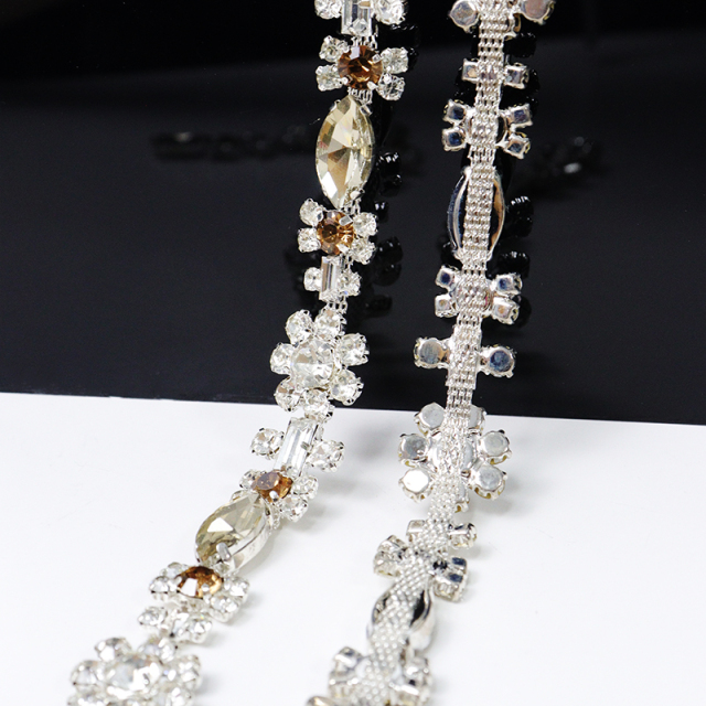Sparkle Flower Shaped Rhinestone Trim for Sewing Wholesale