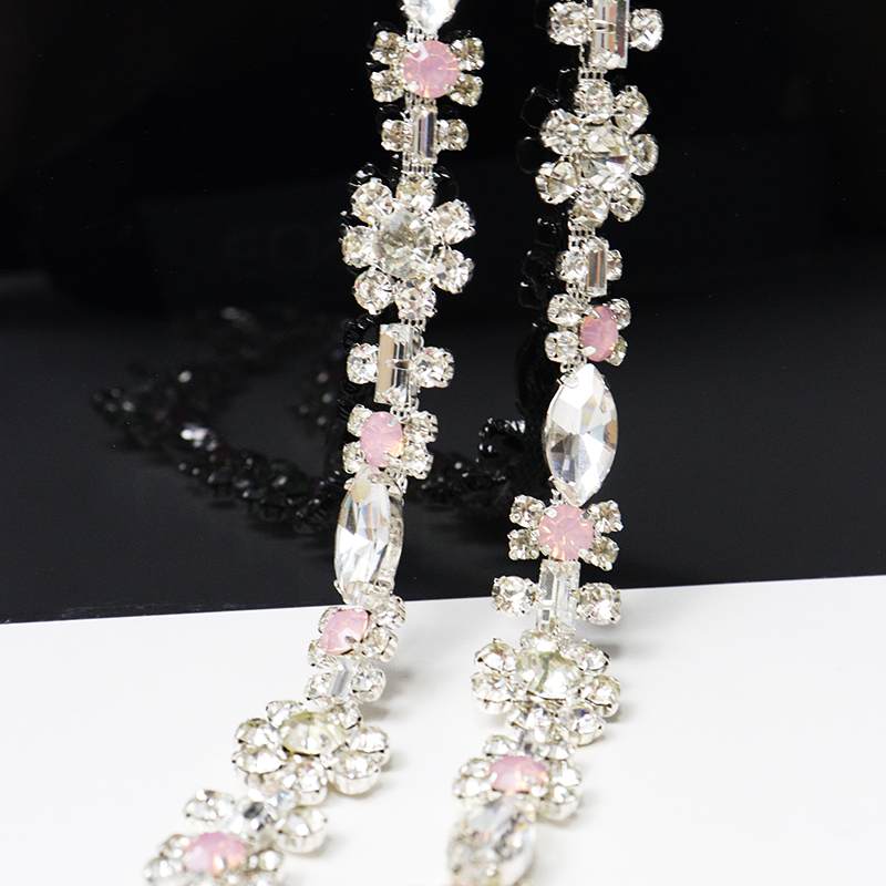 Sparkle Flower Shaped Rhinestone Trim for Sewing Wholesale