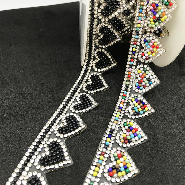 Sparkly Heart Shape Crystal Rhinestone Trimming Manufacturer
